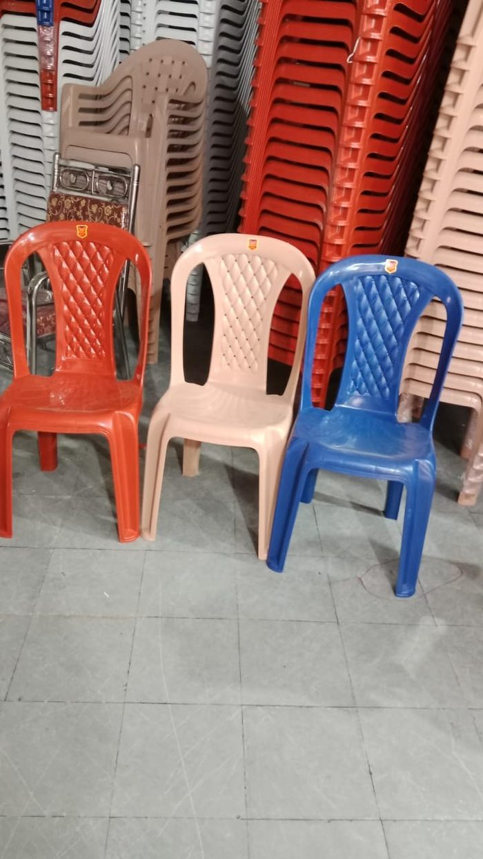 Plastic chairs, photo 1