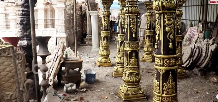 Carved pillars, photo 1